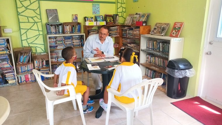 Blaine serves as an Education Volunteer in St. Lucia.