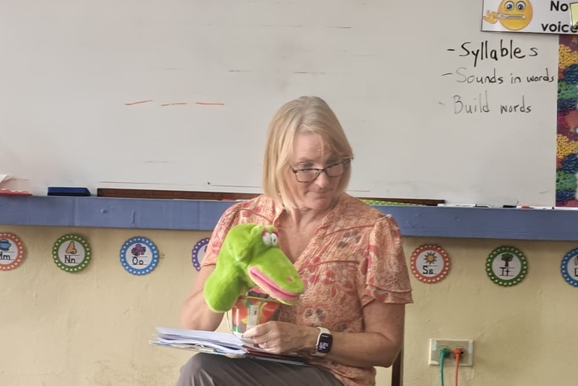 volunteer in the classroom