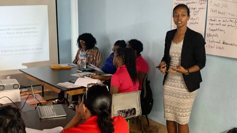 Reida facilitates a welcome workshop for primary school teachers in St. Lucia.