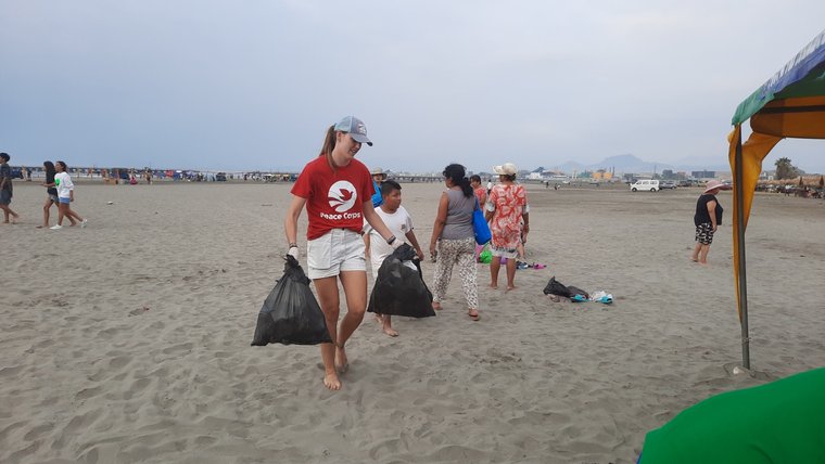 recogiendo basura