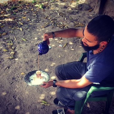 pouring attaya