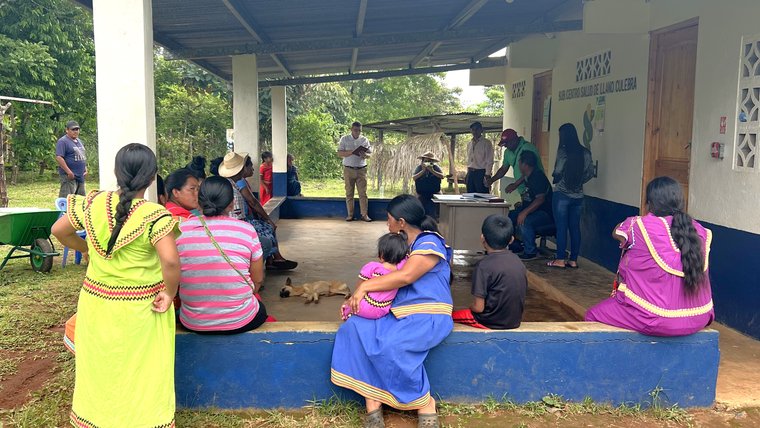 Women and men participate in a community meeting to address health concerns in Panama.