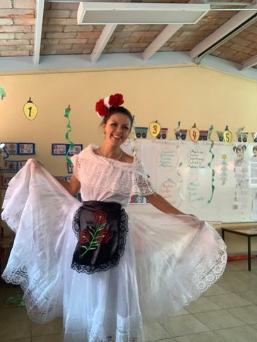 Katia enjoys participating in local folkloric dances known as huapango.