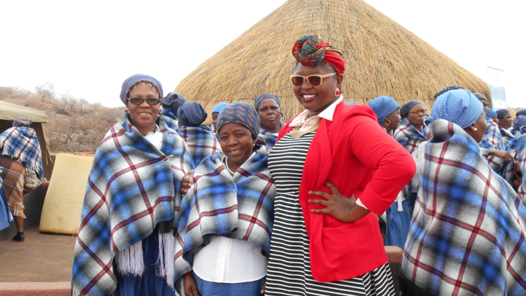 Volunteer with women at a public event