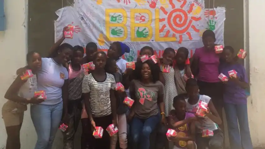 Volunteer LoRen with her students