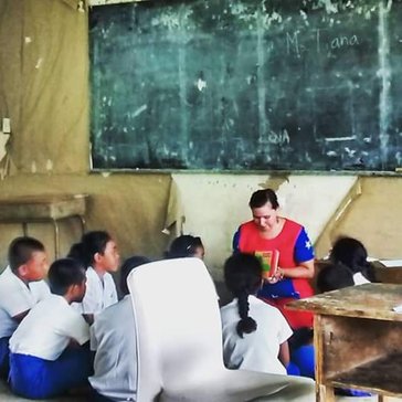 Teaching students in Samoa