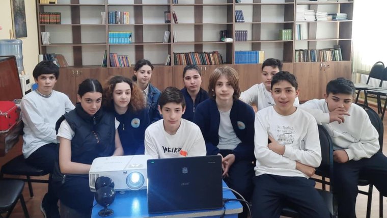 Yixiu co-created and facilitated a media literacy class for youth in Georgia.