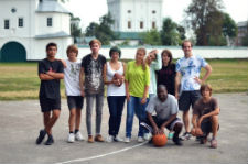 Peace Corps volunteer Lawrence Gipson with Ukrainian students.