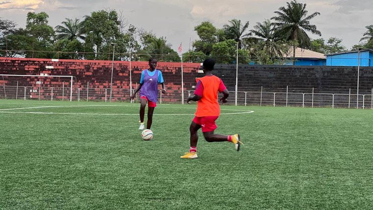 Kunta K coaches Bassa Girls, a Liberian soccer team.