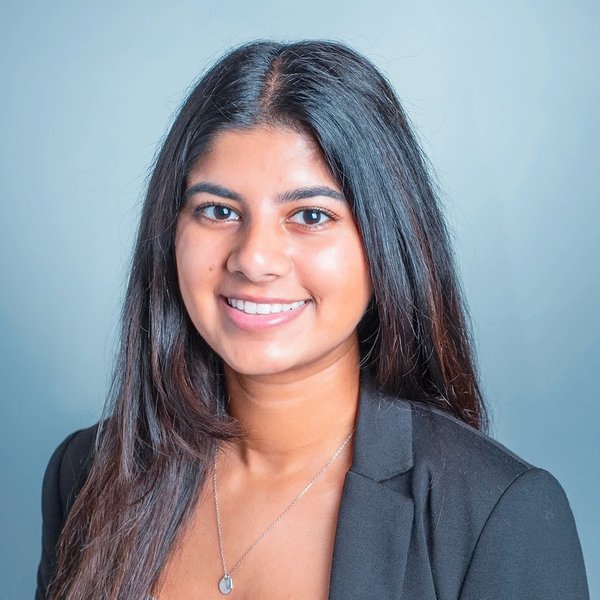 palak w headshot