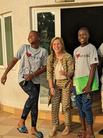 Madeline with two Amour et Vie peer educators.