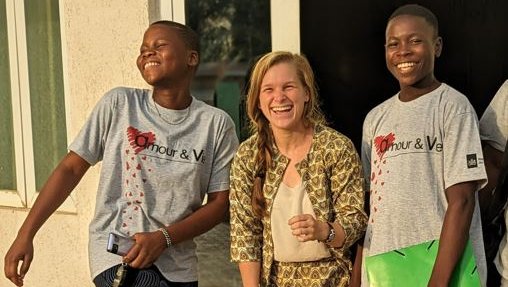 Madeline with two Amour et Vie peer educators.