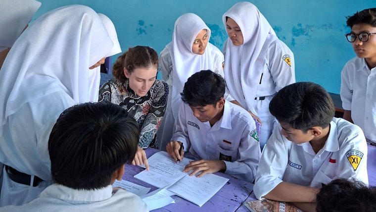 Lucy works with students on English grammar at her assigned high school in Indonesia.